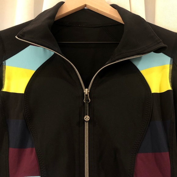 LULULEMON full zip jacket Size 4Color: Black - Picture 2 of 5